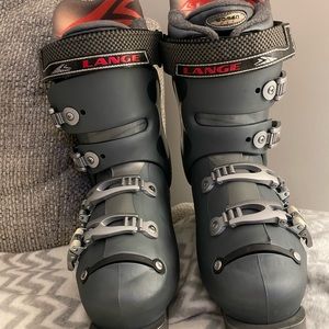 Women’s Lange Ski Boots